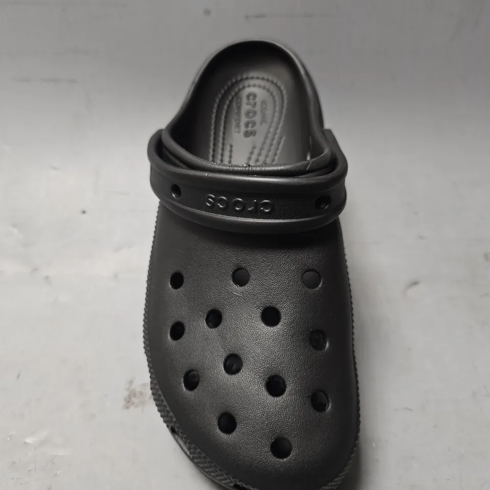 CROCS CLASSIC PLATFORM CLOG IN BLACK - UK 6 