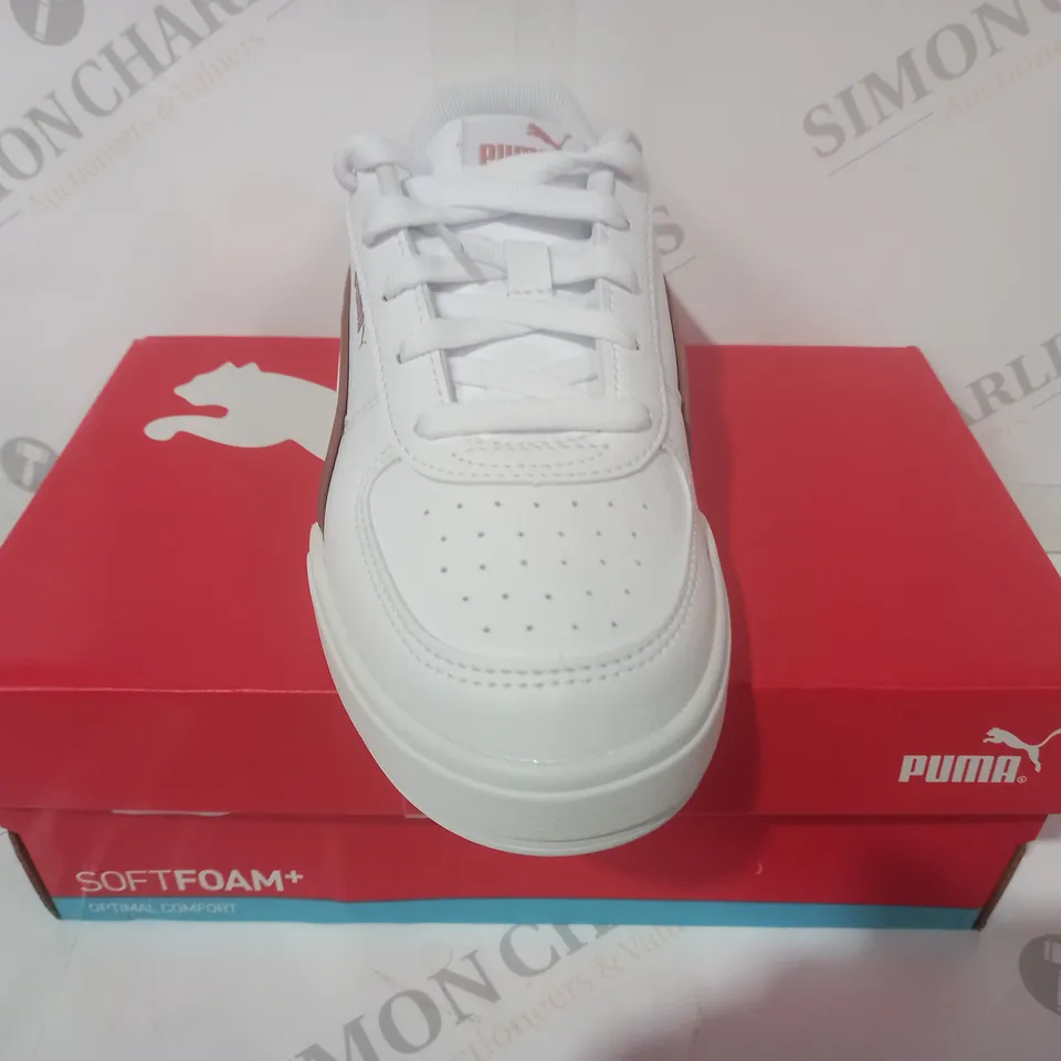 BOXED PAIR OF PUMA CAVEN OUTLINE PS SHOES IN WHITE/ROSE GOLD UK SIZE 2.5