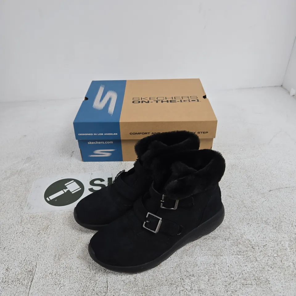 SKECHERS BLACK FUR-LINED BOOTS – MEN'S, US 6.5 / EU 39.5