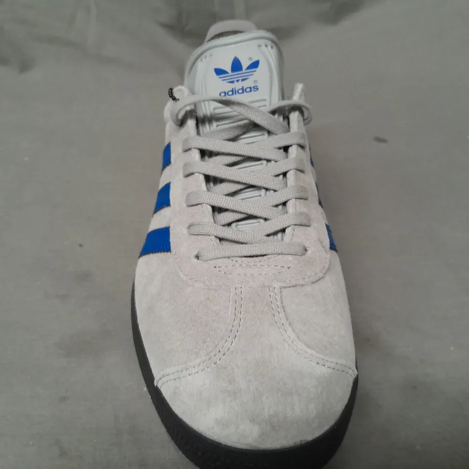 BOXED PAIR OF ADIDAS GAZELLE SHOES IN GREY/BLUE UK SIZE 8