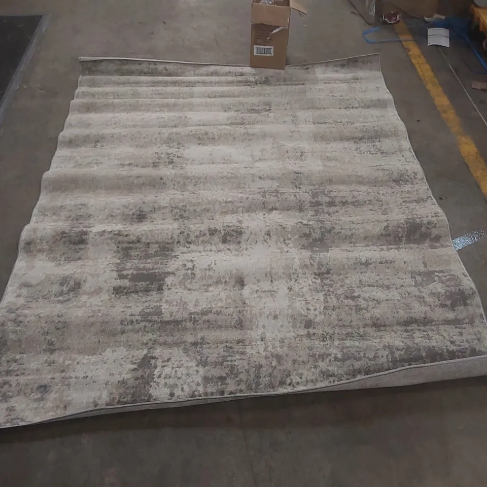 QUALITY MODERN ABSTRACT GREY/BROWN/GREEN RUG - APPROXIMATELY 210 x 160cm