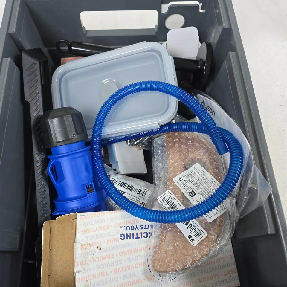 APPROXIMATELY 15 ASSORTED HOUSEHOLD PRODUCTS TO INCLUDE CUTTING WHEEL, PAINT EDGE TRIMMER AND 4LB 4 WAY SPLITTING WEDGE