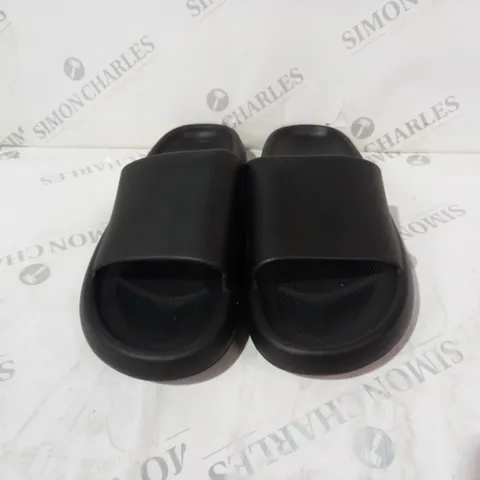 BLACK PLASTIC SLIDERS SIZE 10