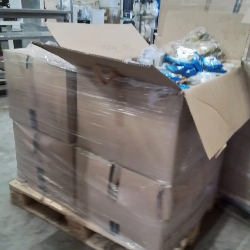 PALLET CONTAINING A LARGE QUANTITY OF PET FOOD AND SUPPLIES 
