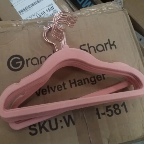 BOX CONTAINING APPROXIMATELY 20 PINK VELVET HANGERS 