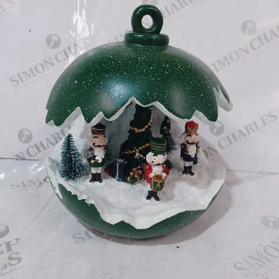 BOXED UNBRANDED CHRISTMAS SCENE ORNAMENT