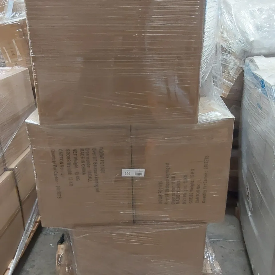 PALLET CONTAINING APPROXIMATELY 2000 BRAND NEW DORA THE EXPLORER BACKPACK KEYRING SETS