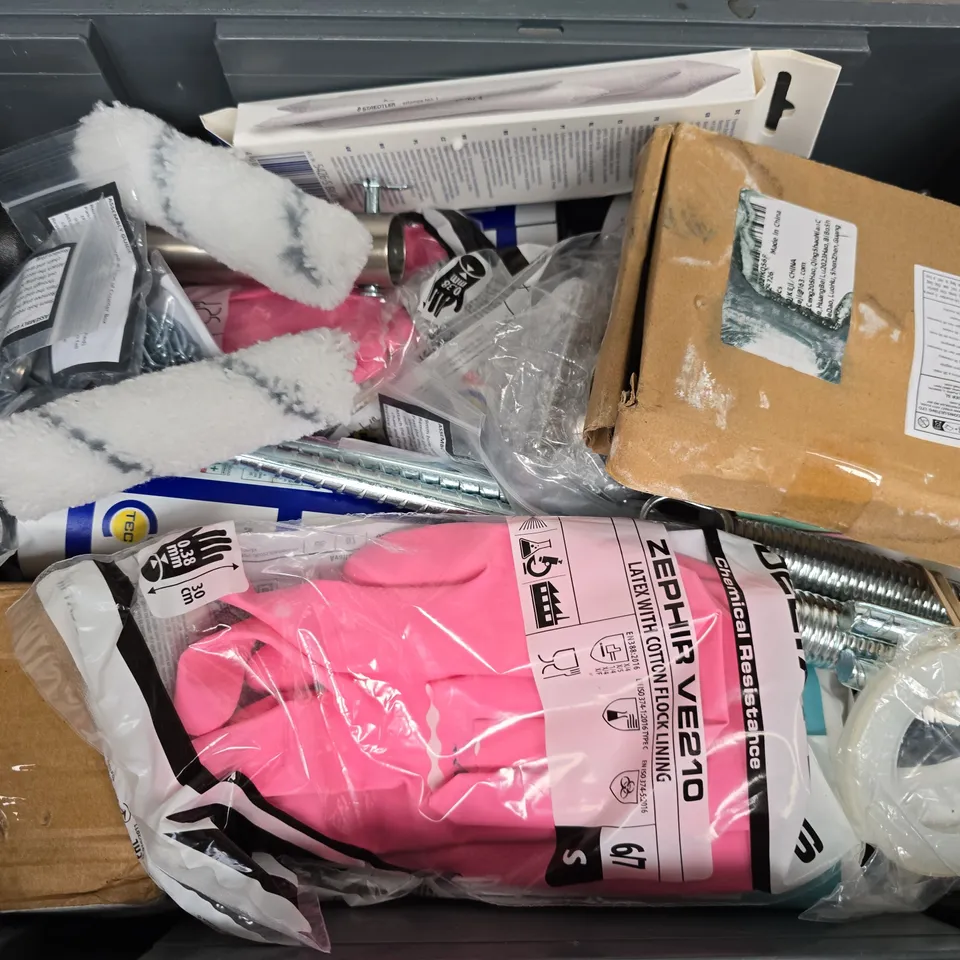 APPROXIMATELY 15 ASSORTED HOUSEHOLD ITEMS TO INCLUDE STANLEY TAPE MEASURE, WHITE SEALANT, SOUNDTECH SPEAKER, ETC