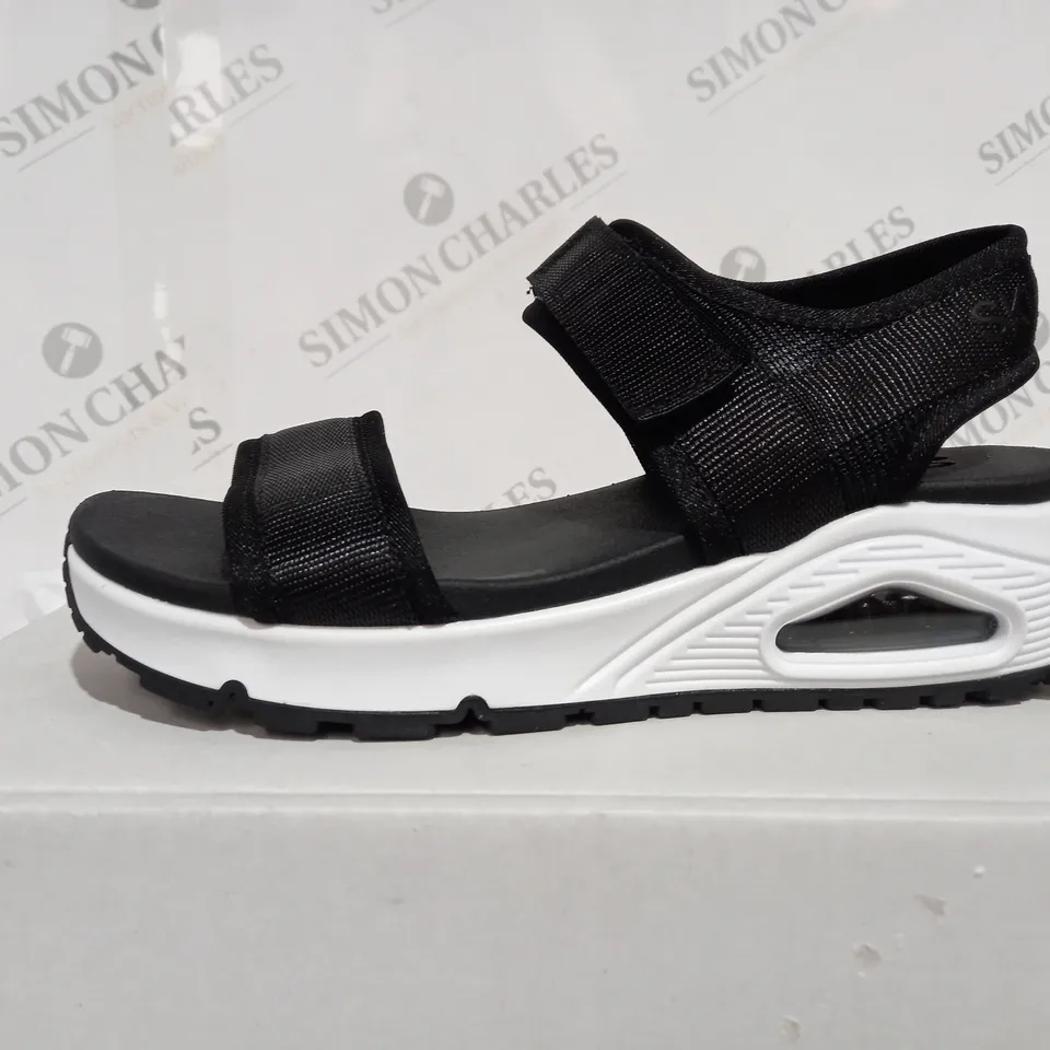 SKECHERS DOUBLE STRIP SANDALS, BLACK - SIZE 5