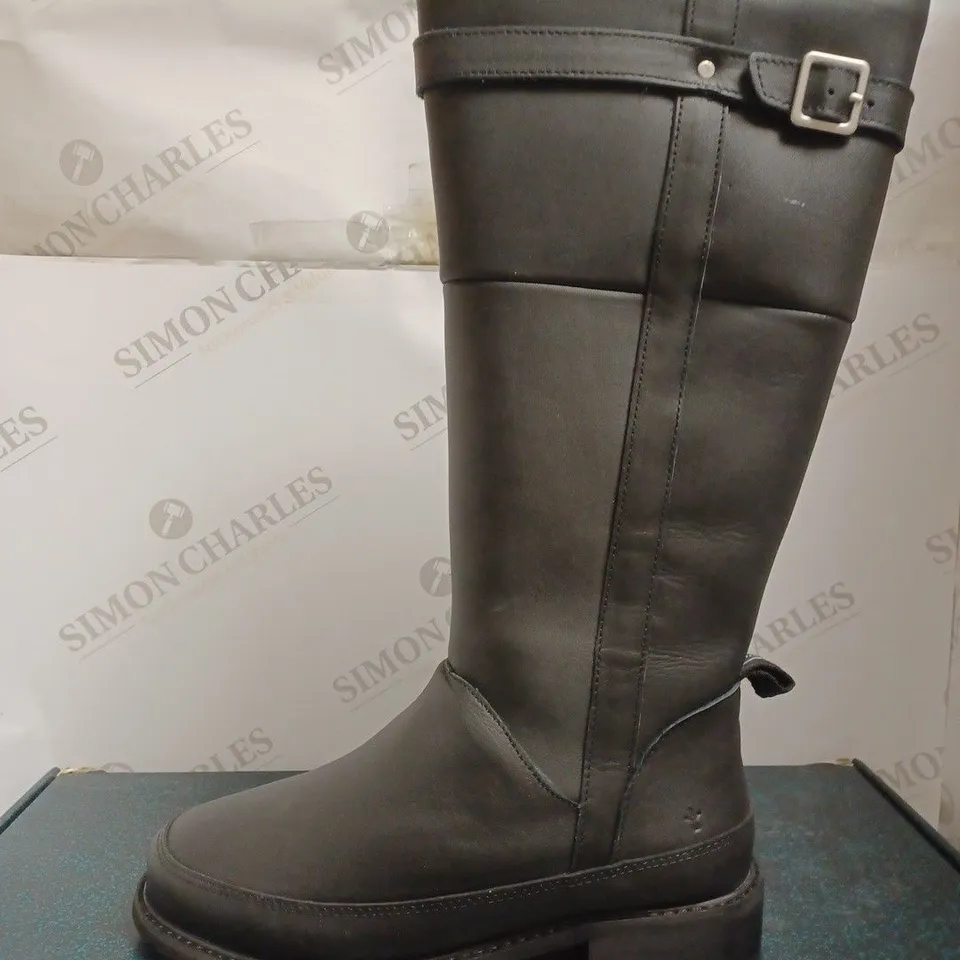 BOXED EMU AUSTRAILIA NATASHA LEATHER BOOTS, BLACK - SIZE 6
