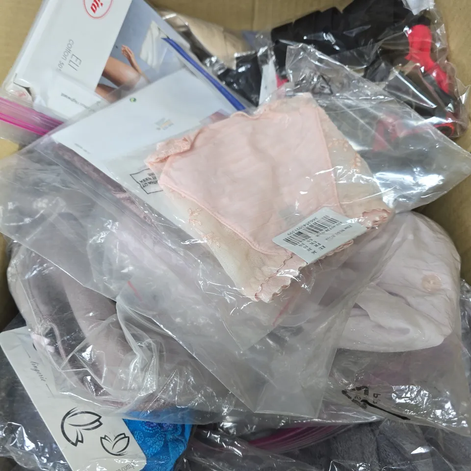 APPROXIMATELY 20 ASSORTED WOMEN'S CLOTHING PRODUCTS IN VARIOUS BRANDS TO INCLUDE NESSA, SEASPRAY, ANITA, SUSA, CYBERJAMMIES ETC