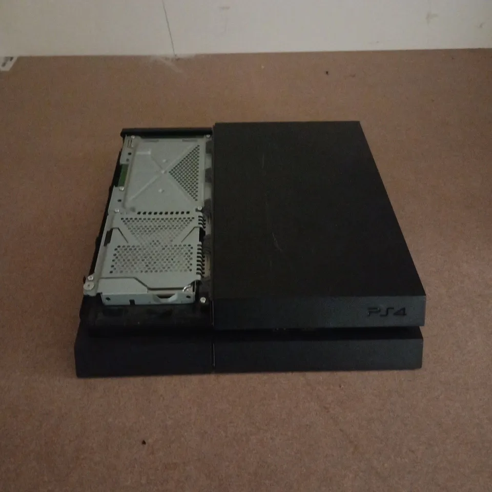 SONY PLAYSTATION 4 CONSOLE