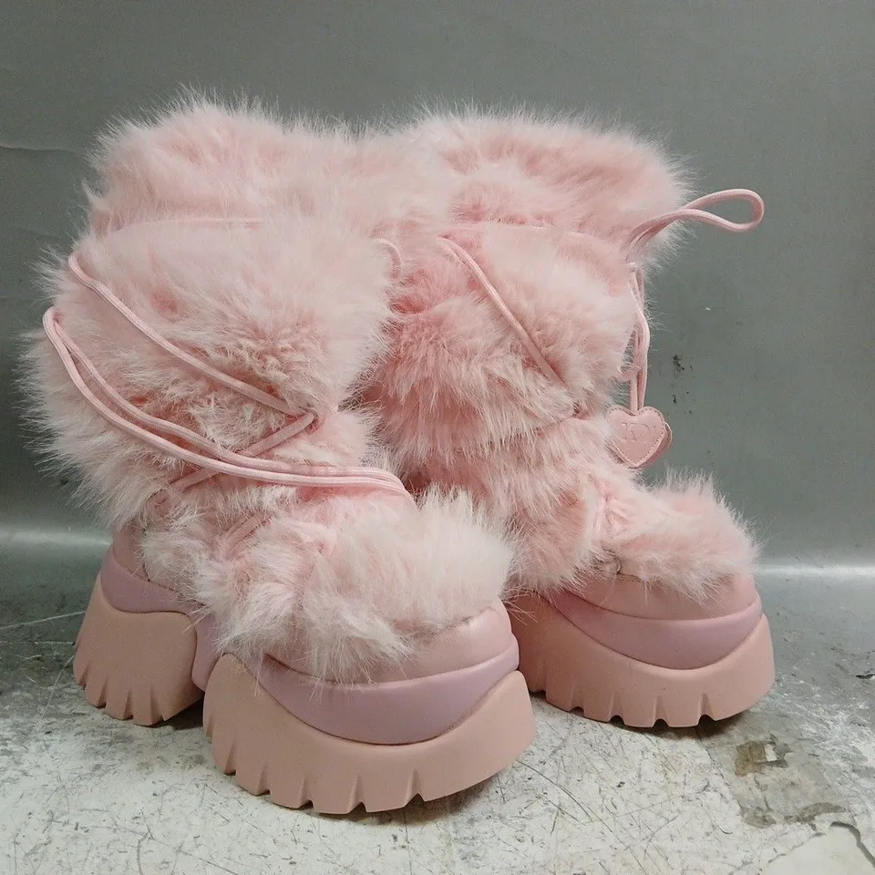 BOXED PAIR OF KOI KAWAII SASQUATCH FLUFFY SNOW BOOTS IN PINK SIZE UK 3