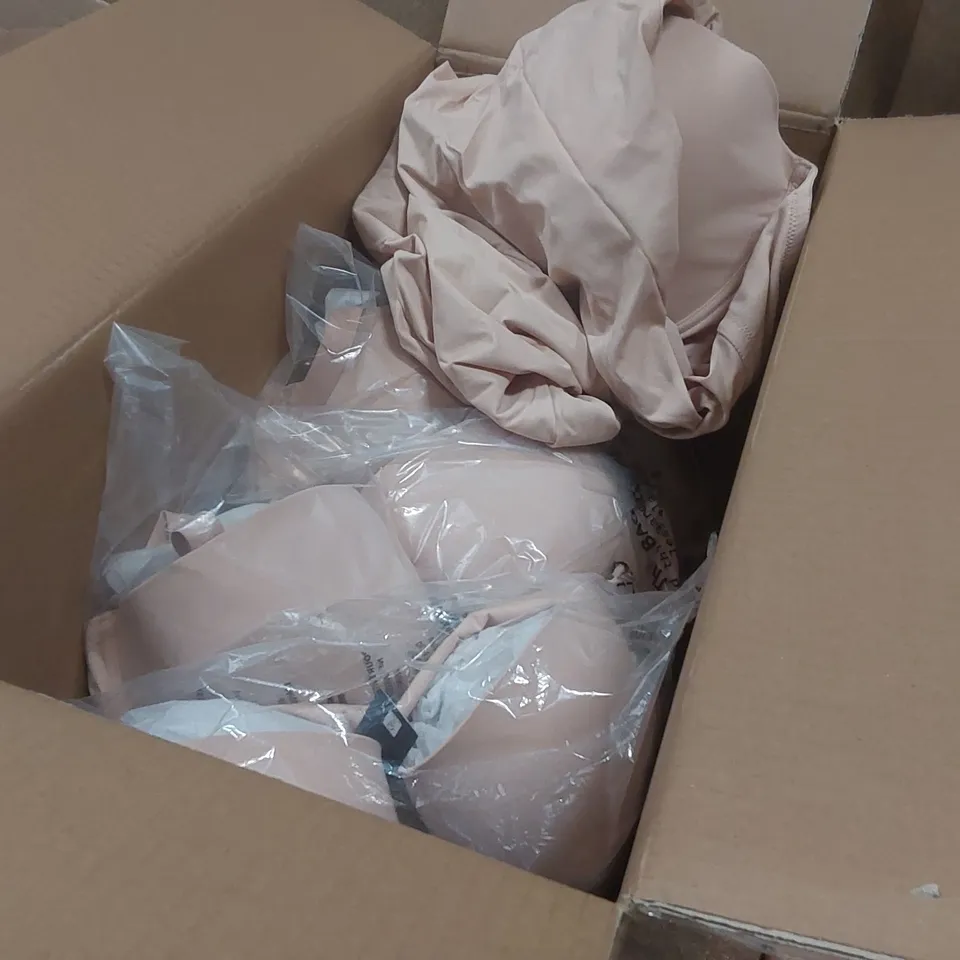 BOX CONTAINING APPROXIMATELY 8x BRAND NEW FIGLEAVES SMOOTHING SLIP - SIZE 42F