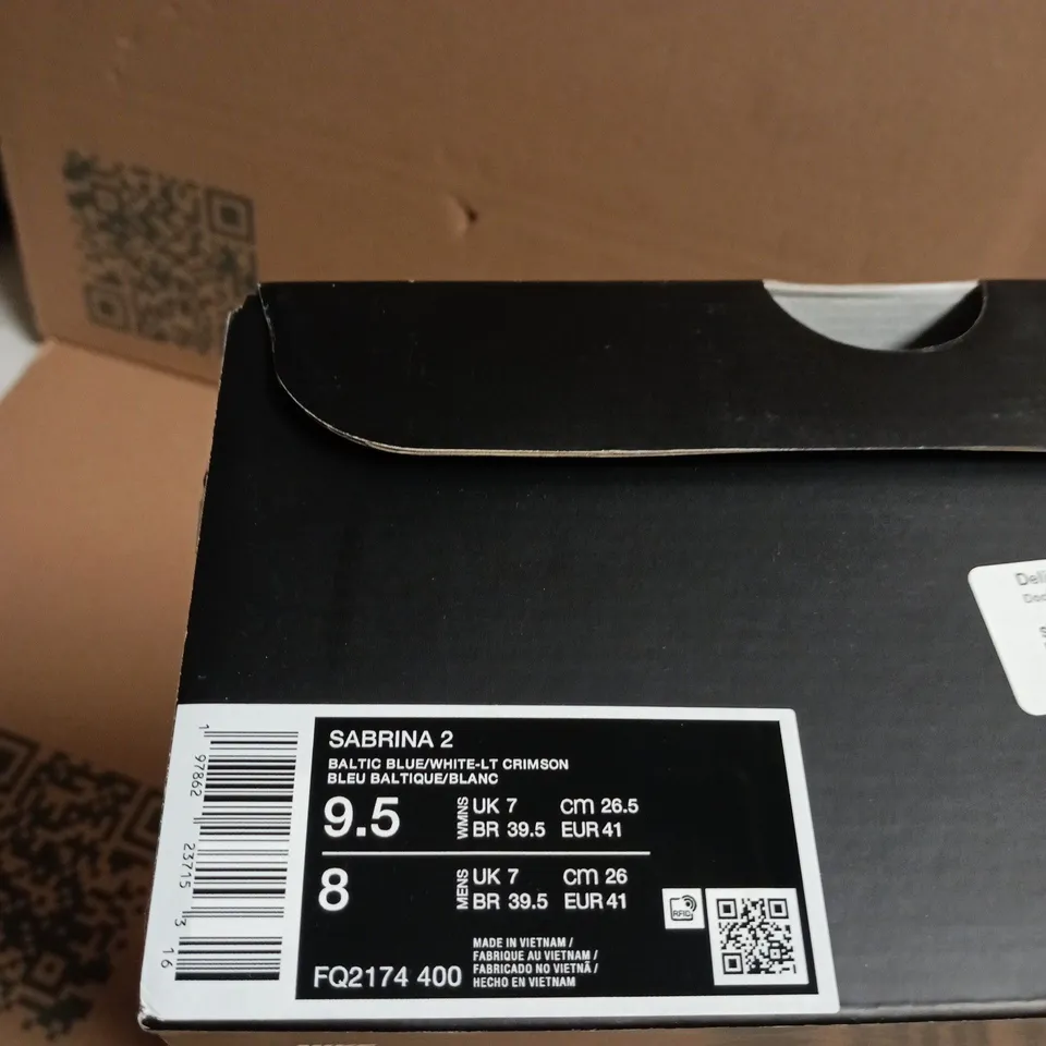 BOXED PAIR OF NIKE SABRINA 2 WOMEN’S BASKETBALL SHOES – UK SIZE 7