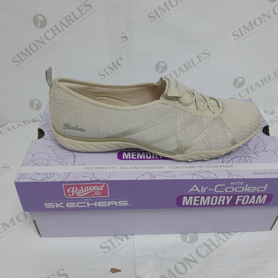 SKETCHERS RELAXED FIT NATURAL SIZE UK 6