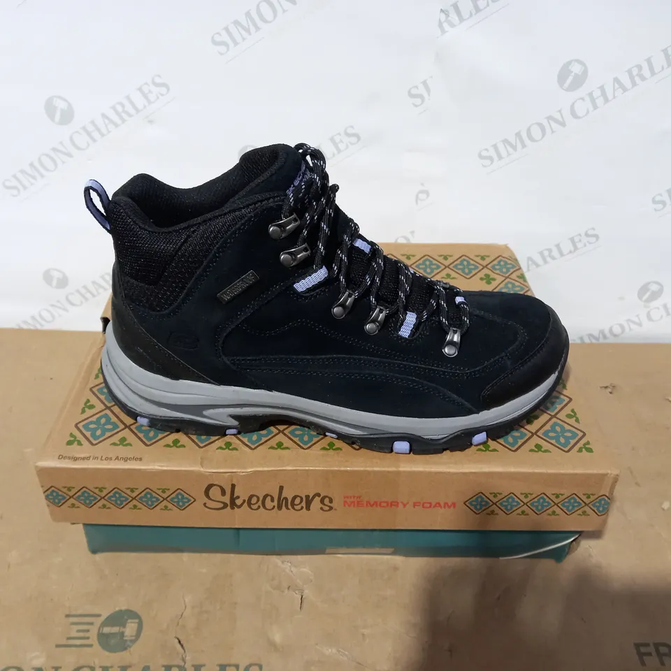 BOXED PAIR OF SKECHERS BLACK BOOTS - SIZE 8