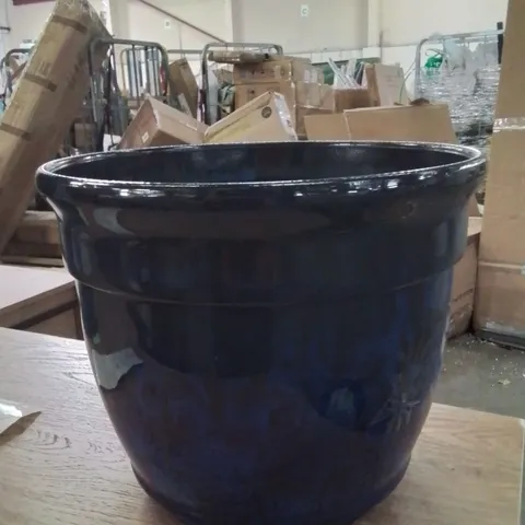 KINGSFEILD PLASTIC PLANT POT MIDNIGHT BLUE