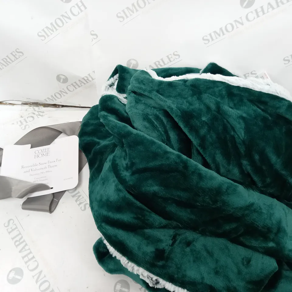 COZEE HOME FUR AND VELVET THROW EMERALD