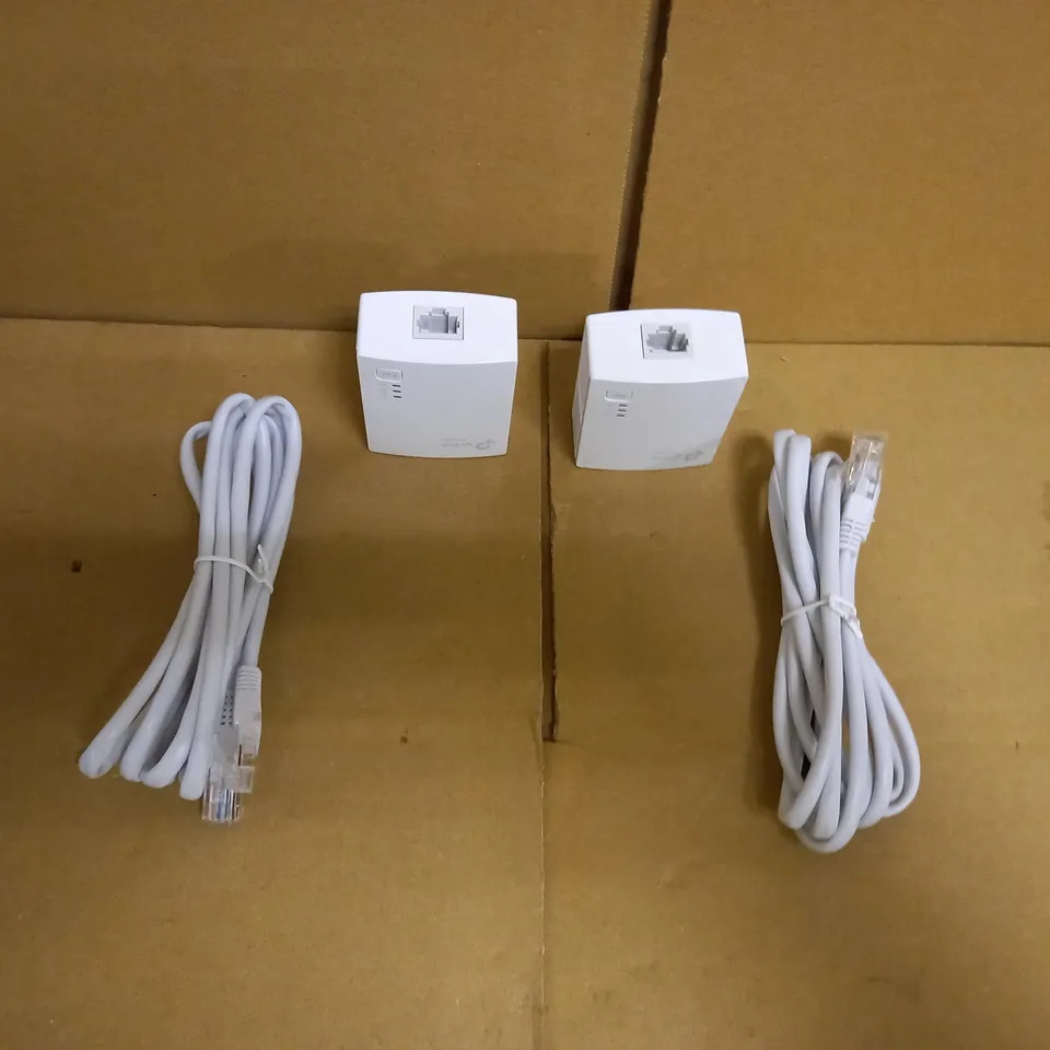 TP-LINK TL-PA7027P KIT AV1000 2-PORT GIGABIT PASSTHROUGH POWERLINE STARTER KIT