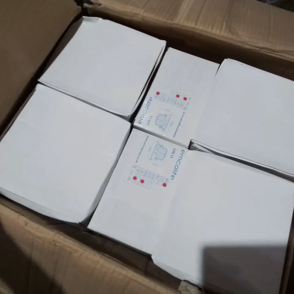 PALLET CONTAINING 7 MULTIPACK BOXES OF ASSORTED LIGHTING ITEMS TO INCLUDE EMCOLITE SURFACE LUMINAIRE LIGHTS AND DOWNLIGHTS