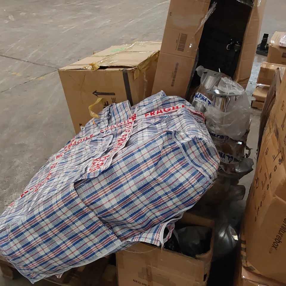 PALLET OF ASSORTED FURNITURE PARTS AND OTHER ASSORTED ITEMS 