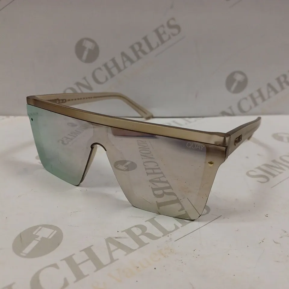 NILU NILU QUAY AUSTRALIA GLASSES WITH CASE