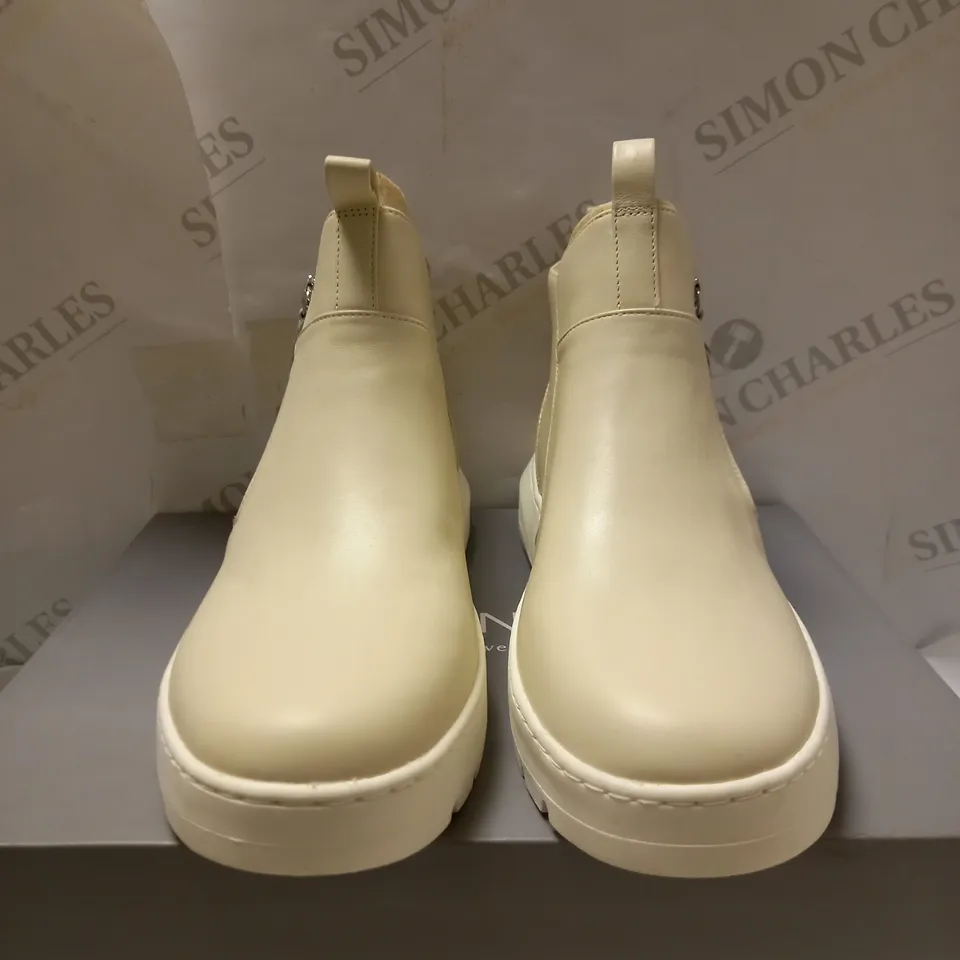 VIONIC CREAM HIGH TOP TRAINERS - SIZE 7.5