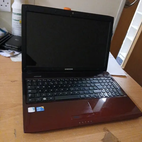SAMSUNG NP-R580 LAPTOP (JT02UK) – BURGUNDY FINISH