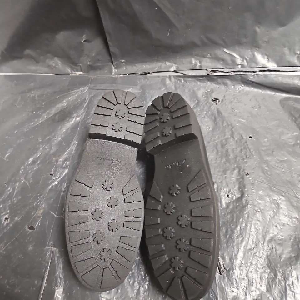 MEN'S BLACK LEATHER SLIP-ON LOAFERS CLARKES SIZE 4 