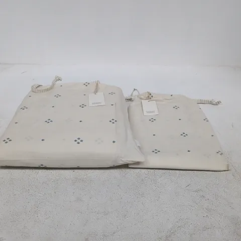 TOAST ROWAN PRINT SET OF 2: KING DUVET COVER + HOUSEWIFE PILLOWCASE SET ECRU/SOFT BLUE