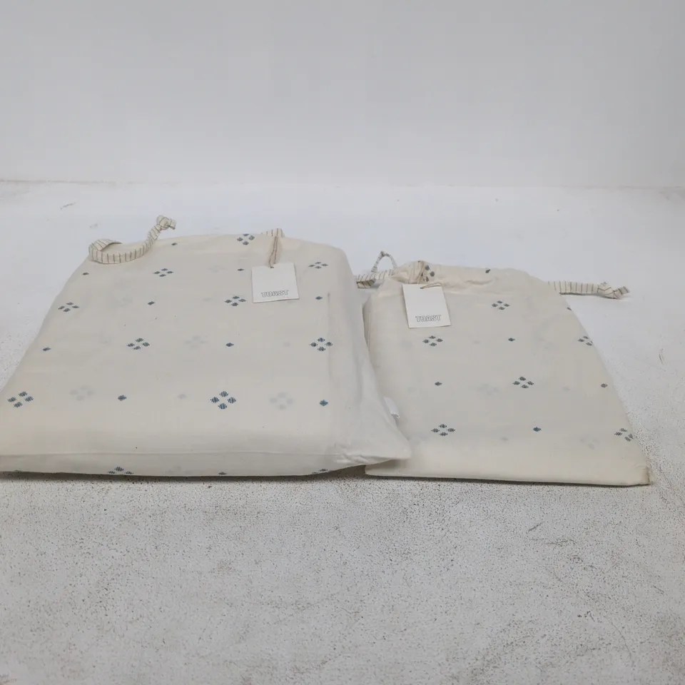 TOAST ROWAN PRINT SET OF 2: KING DUVET COVER + HOUSEWIFE PILLOWCASE SET ECRU/SOFT BLUE