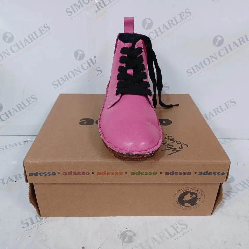 BOXED PAIR OF ADESSO LACE UP SHOES IN FUCHSIA SIZE 6