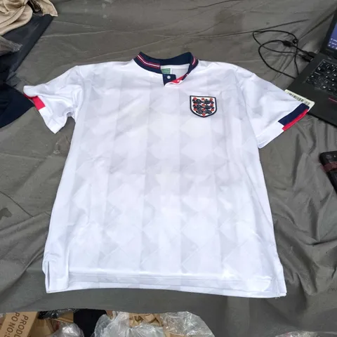 ENGLAND NATIONAL TEAM FOOTBALL SHIRT – SCORE DRAW OFFICIAL RETRO (THE FA LTD 2023)