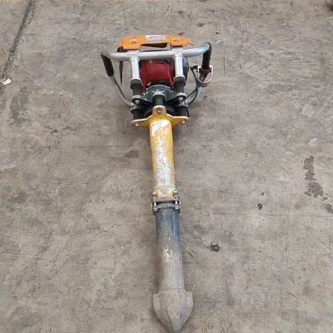 ROBEL 62.05 2 STROKE VERTICAL TAMPER - RAILWAY MAINTENANCE TOOL