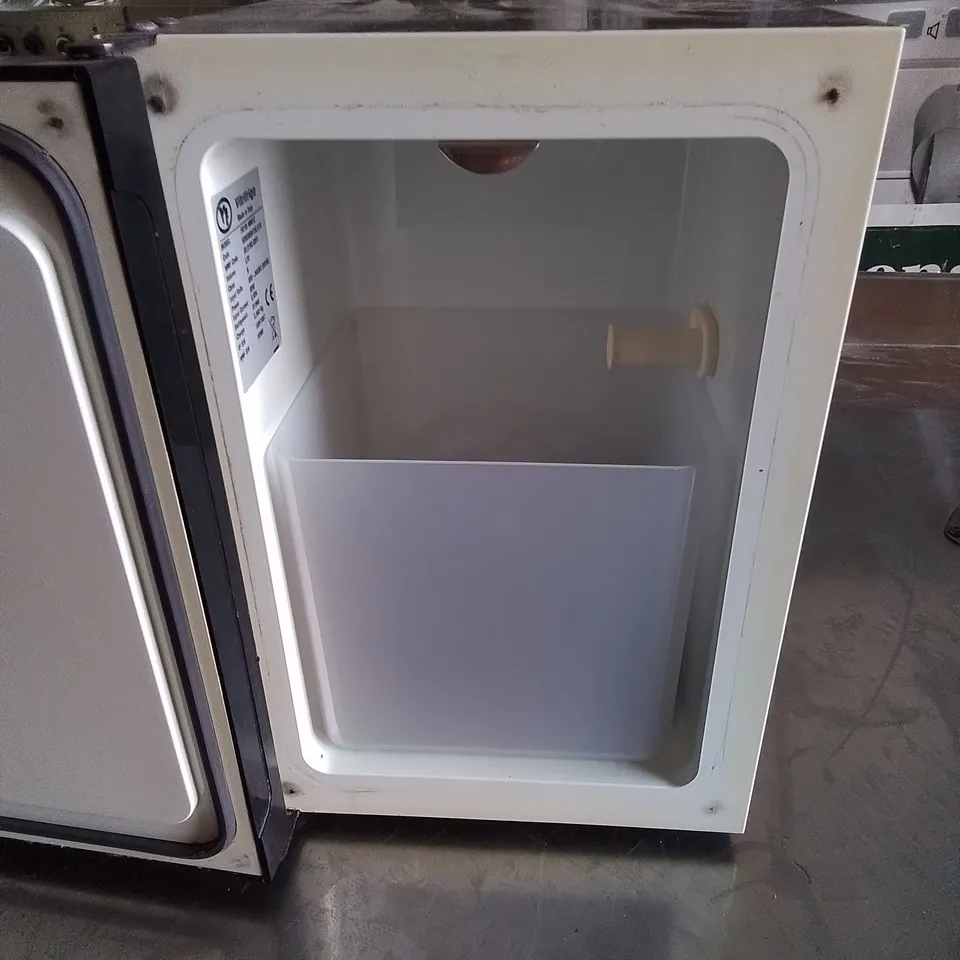 VITRIFRIDGE SMALL DESKTOP MILK FRIDGE, MODEL: FG10I WMFE