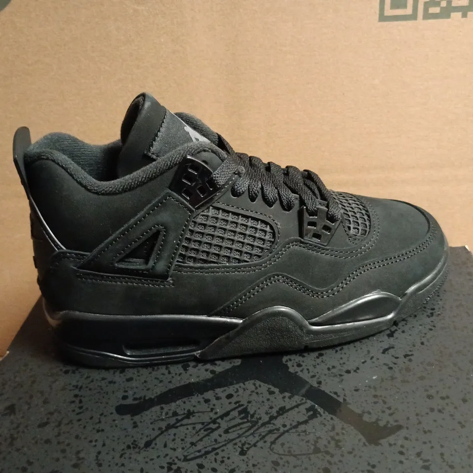 AIR JORDAN 4 RETRO OG GS – BLACK/BLACK-GRAPHITE, UK 4.5 YOUTH (US 5Y)