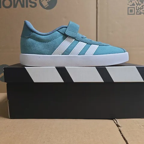 BOXED PAIR OF ADIDAS VL COURT 3.0 EL TRAINERS IN TEAL/WHITE SIZE UK 2.5