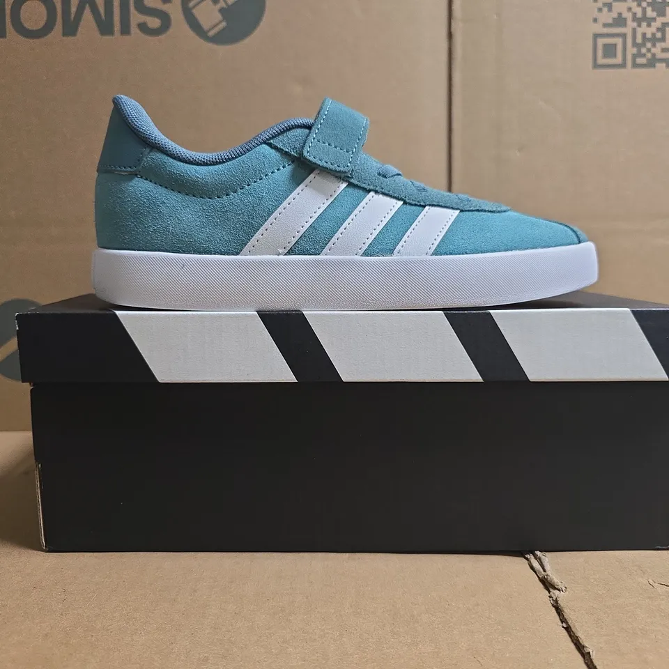 BOXED PAIR OF ADIDAS VL COURT 3.0 EL TRAINERS IN TEAL/WHITE SIZE UK 2.5