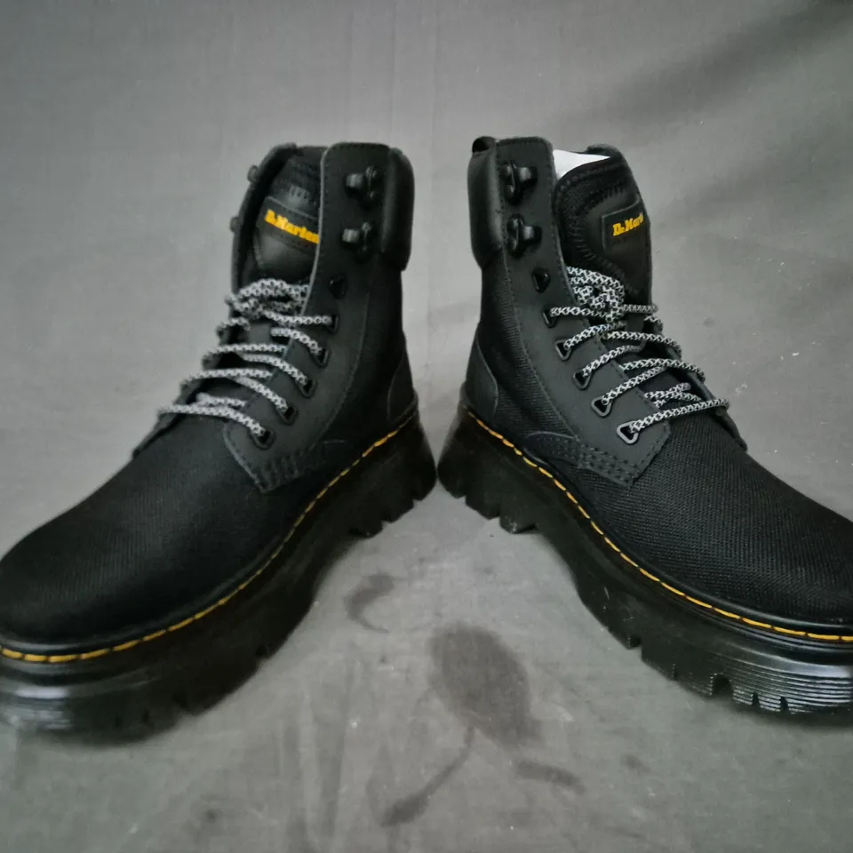 BOXED PAIR OF DR MARTENS TARIK ANKLE BOOTS IN BLACK UK SIZE 4