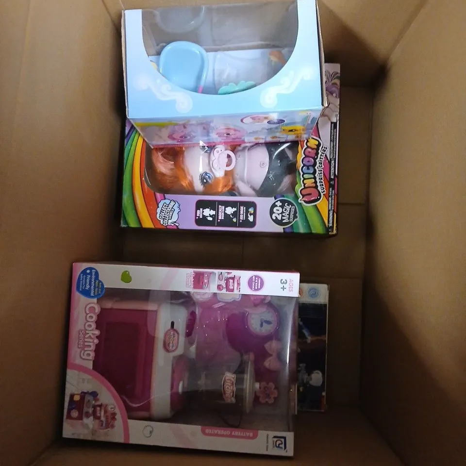 BOX OF APPROXIMATELY 8 ASSORTED KIDS TOYS TO INLCUDE - RAINBOW GIRL MYSTERY BOX - DINOSAUR TRAIN PARKING LOT - COOKING SERIES KITCHEN SET - ETC