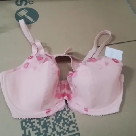 BOX CONTAINING APPROXIMATELY 10 BRAND NEW SIMPLY BE HEARTS AND LIPS PADDED BRA SIZE 42DD