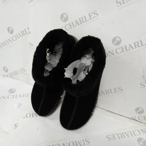 BOXED PAIR OF EARTH ORIGINS EMMALYN BLACK BOOTIES - SIZE 6