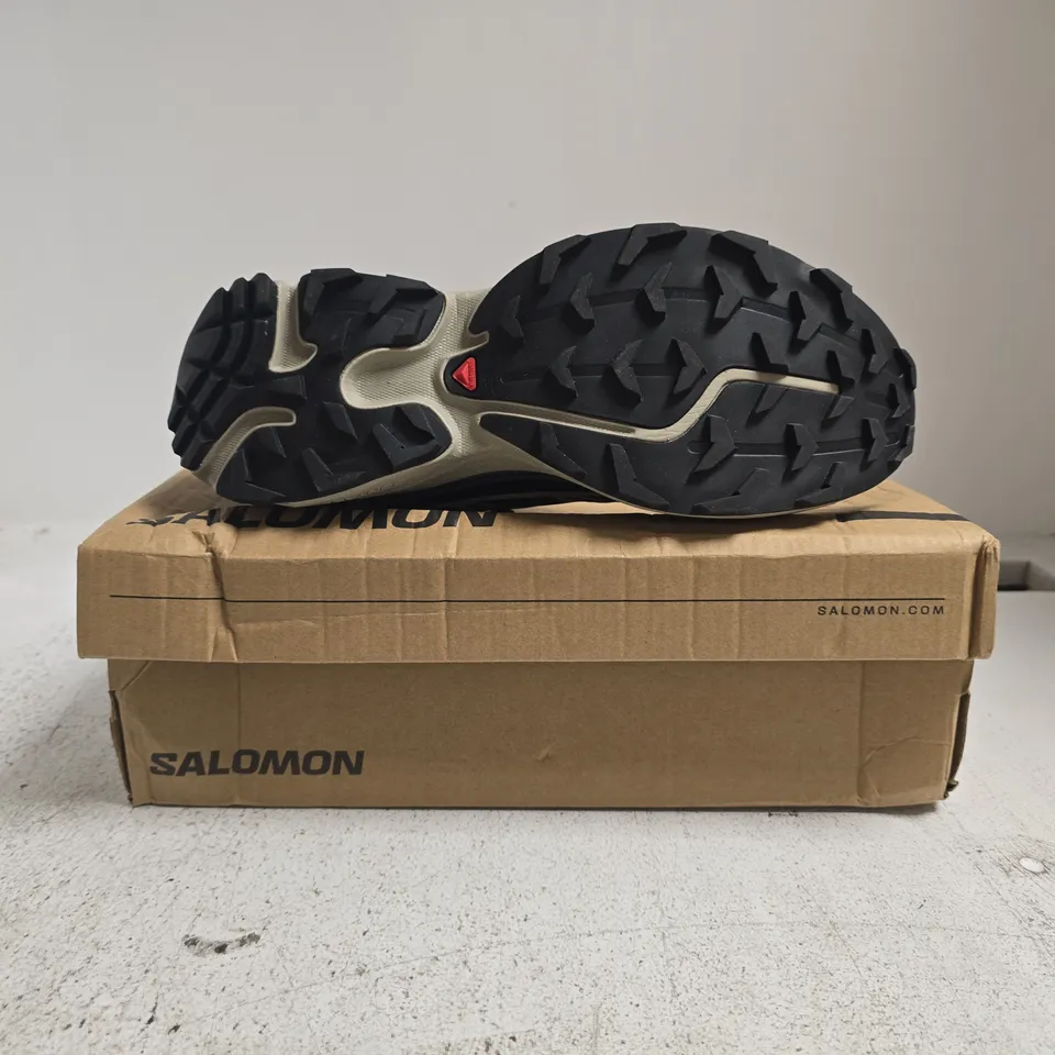 BOXED PAIR OF SALOMON XT-6 GTX TRAINERS IN DARK GREY SIZE UK 8