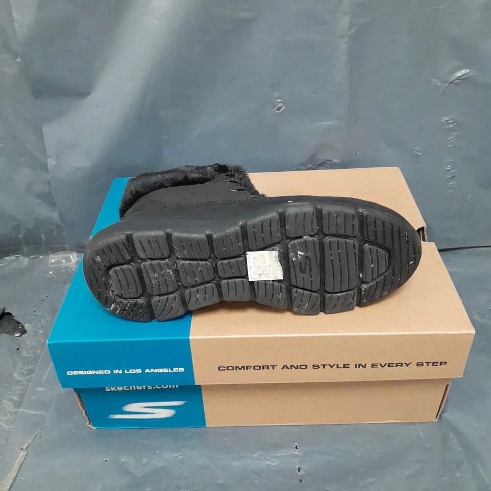 BOXED PAIR OF SKECHERS GLACIAL ULTRA BOOT IN BLACK SIZE UK 3.5