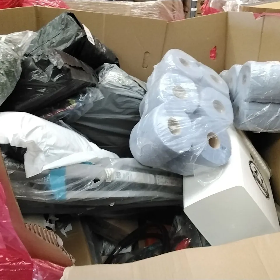 PALLET OF ASSORTED ITEMS TO INCLUDE: KIDS TRIKE. AUTO REWIND HOSE REEL, PET FOOD CONTAINERS, BACKPACKS, TOYS ECT