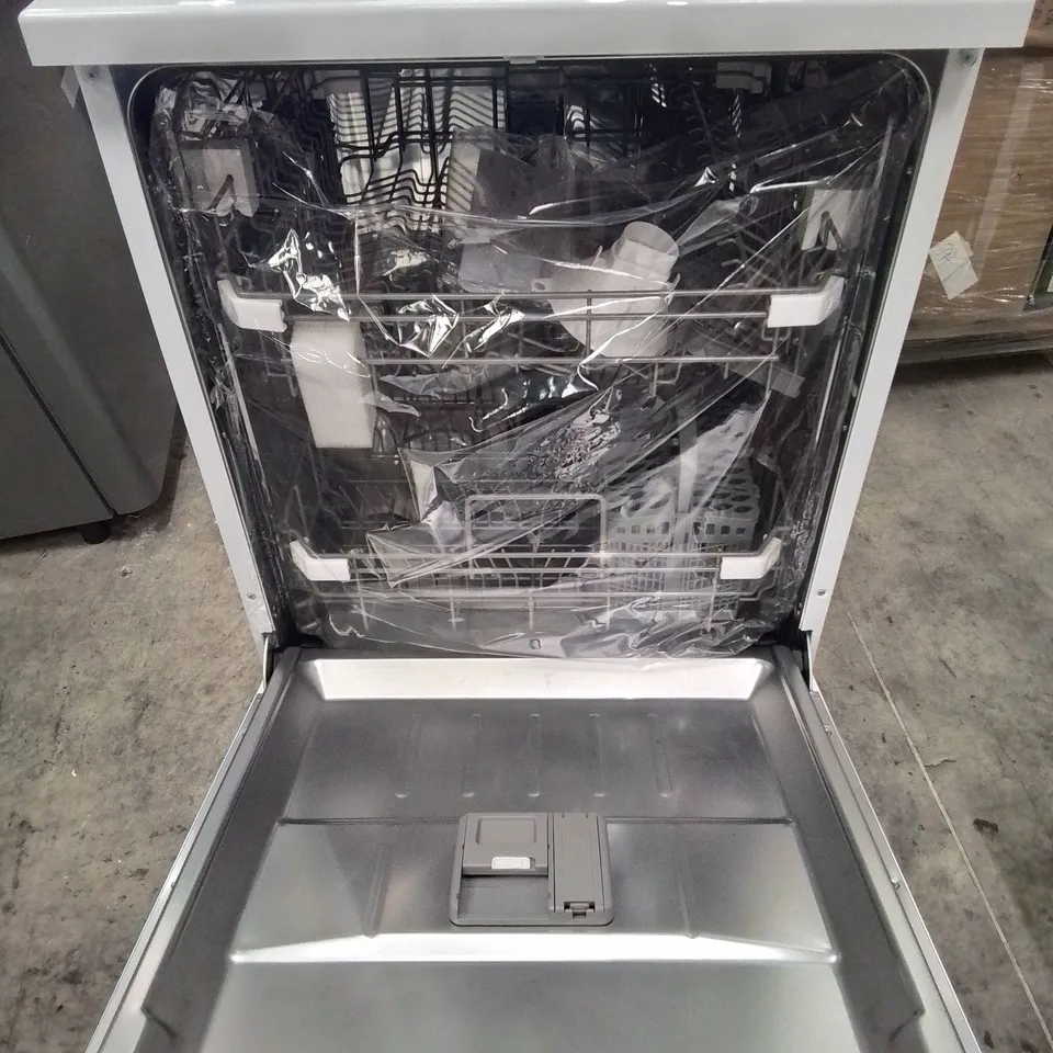 COMFEE' FREESTANDING DISHWASHER IN WHITE - COLLECTION ONLY 