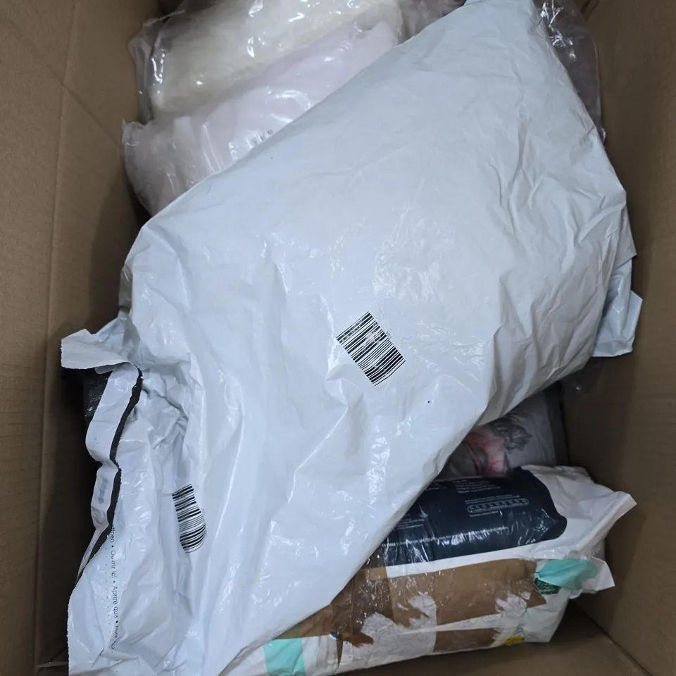 APPROXIMATELY 10 ASSORTED HOUSEHOLD PRODUCTS TO INCLUDE CURTAINS, BED SHEET, MATTRESS PROTECTOR ETC 