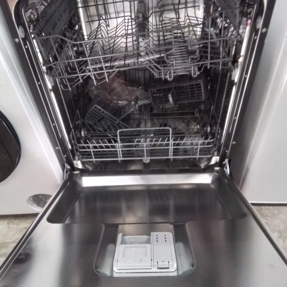 HISENSE FREESTANDING STANDARD DISHWASHER IN BLACK -COLLECTION ONLY-