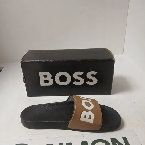 HUGO BOSS MEN’S SLIDES – BEIGE STRAP, BLACK FOOTBED, UK 12 (EU 46)